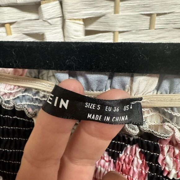 SHEIN LUNE Off Shoulder Frill Trim Shirred Black Floral Dress size small women’s - Picture 3 of 9